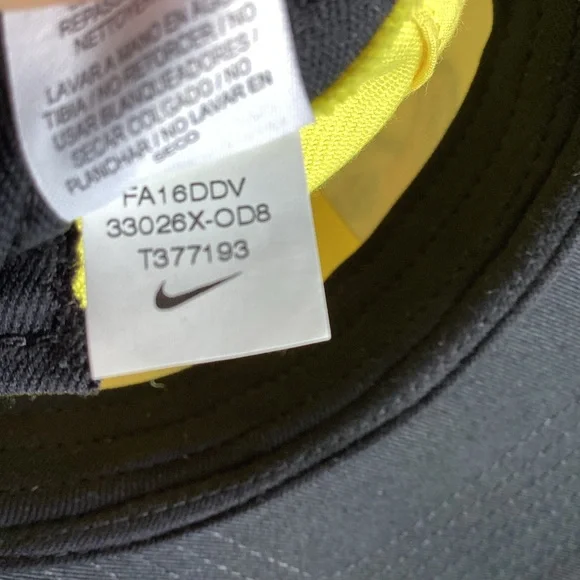 Nike classic 99 Oregon ducks SnapBack hat - Picture 7 of 11